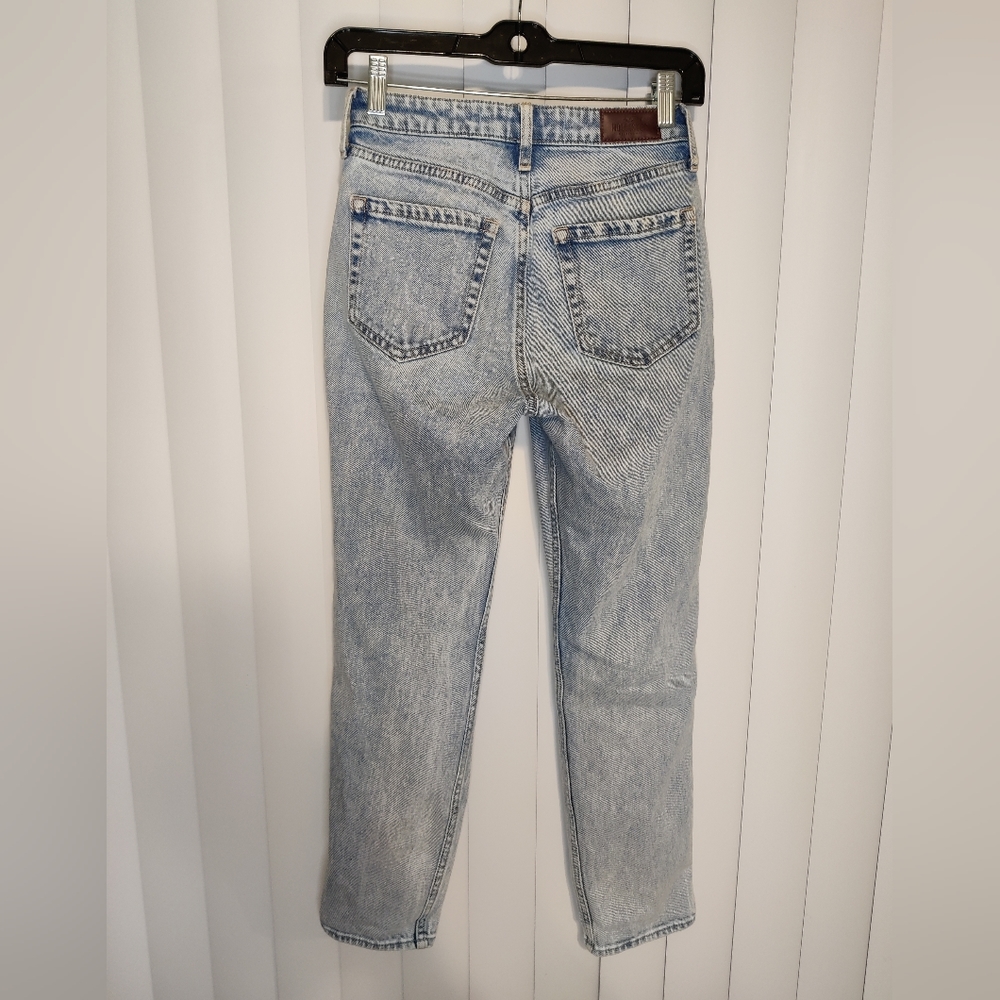 Hollister Light Blue Curvy High Rise Mom Jeans Size 23 - Picture 2 of 3